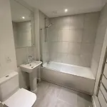Luxury London Riverside Flat - 15 Min Wimbledon & Chelsea