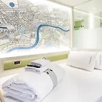 Modern Ensuite Near St James\'S Park
