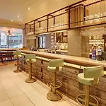 Modern Ensuite Near St James\'S Park