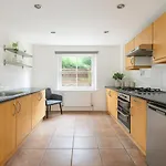 2 Bed Apartment In Clapham