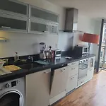 Ensuite Room In Canary Wharf Shared Apartment