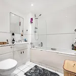 Luxury Apartment In Canary Wharf
