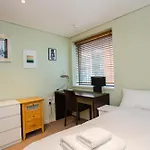 Modern 3 Bedroom Apartment In Paddington