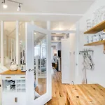 Homely 4 Bedroom House In Brixton