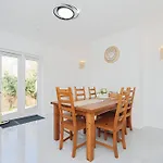 Eejs Stylish 3 Bedroom House - Greenwich