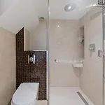 Hidden Gem In Central Location - Beautiful 2 Bed