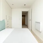 2 Bed Flat With Balcony In Wimbledon