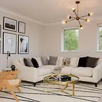 The Sparkford Gardens - Lovely 2Bdr With Balcony