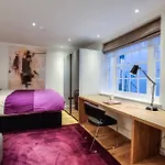 Eson2 / The York Street Nest