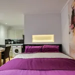 Eson2 / The York Street Nest