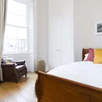 Veeve - Apartment Holland Park Avenue