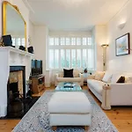 Veeve - Homely Hammersmith