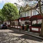 Veeve - Homely Hammersmith