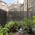 White Horse Street Apartment