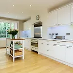 Veeve - Eton Villas