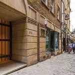 Lovat Lane