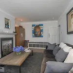 Fashionable Family Home In Southfields
