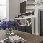Fashionable Family Home In Southfields