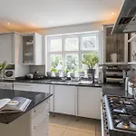 Fashionable Family Home In Southfields