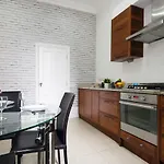 Earls Court Amazing 2 Bed Flat In Central London