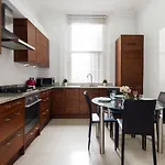 Earls Court Amazing 2 Bed Flat In Central London