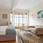 Trafalgar Square Apartments
