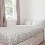 Kensington Olympia Apartment
