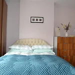 2 Bedroom House -Ealing