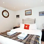 Pleasant Hackney Home By Victoria Park