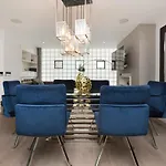 Stylish 3 Bedroom Mews South Kensington