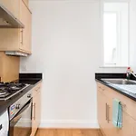 Camden Apartment E/Apartment