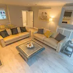 Stunning House In Chelsea By 5Starstay