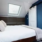 Veeve - Bespoke Wimbledon Retreat
