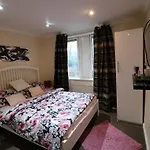 Kilburn High Road Rooms