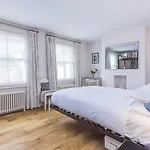 Veeve - Style In Wimbledon