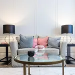 Luxury 3Br Home In Knightsbridge W/Sauna, 6 Guests