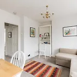 Charming Flat With Balcony In Pimlico