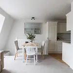 Charming Flat With Balcony In Pimlico