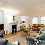 Modern Londoner - 2BR flat near Gloucester Road