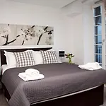 Apt 3, Trafalgar Sq Duplex, 3Rd & 4Th Floor By Indigo Flats