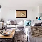 Stylish Fulham 2Bed Loft Flat, 5 Min From Tube