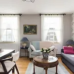 Metro Residence Victoria