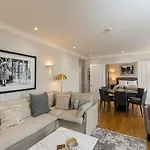 Stylish New Flat Near Mayfair & Piccadilly Circus!