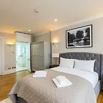 Stylish New Flat Near Mayfair & Piccadilly Circus!