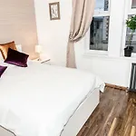 Paddington Deluxe Apartment