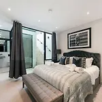 Modern, Bright & Elegant 3 Bed Fulham Maisonette