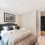 Modern, Bright & Elegant 3 Bed Fulham Maisonette