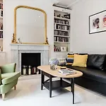 Beautiful 2 Bed 2 Bath In Heart Of Notting Hill