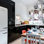Beautiful 2 Bed 2 Bath In Heart Of Notting Hill