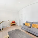 Stylish 2 Bedroom Flat In Knightsbridge